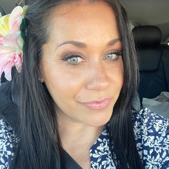 Meet your Posher, Erin - Picture 6 of 7